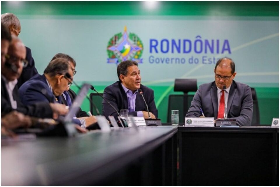 CRISE -Maurão de Carvalho defende redução do ICMS no diesel e na gasolina, mas Daniel é contra