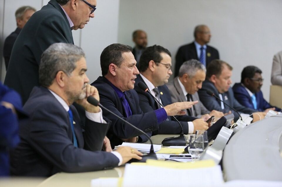 Assembleia identifica vício regimental e anula votação de conselho LGBTTT