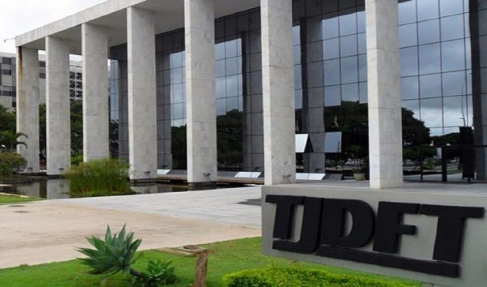 Por vírgula errada, Justiça manda pagar R$ 437 mil de auxílio-moradia a juízes do DF