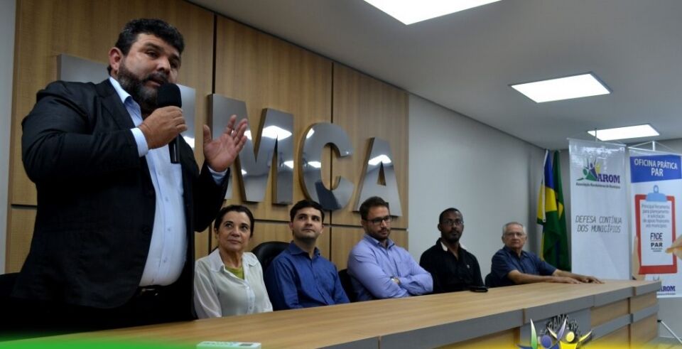 Recomenda que prefeitos decretem Situação de Emergência