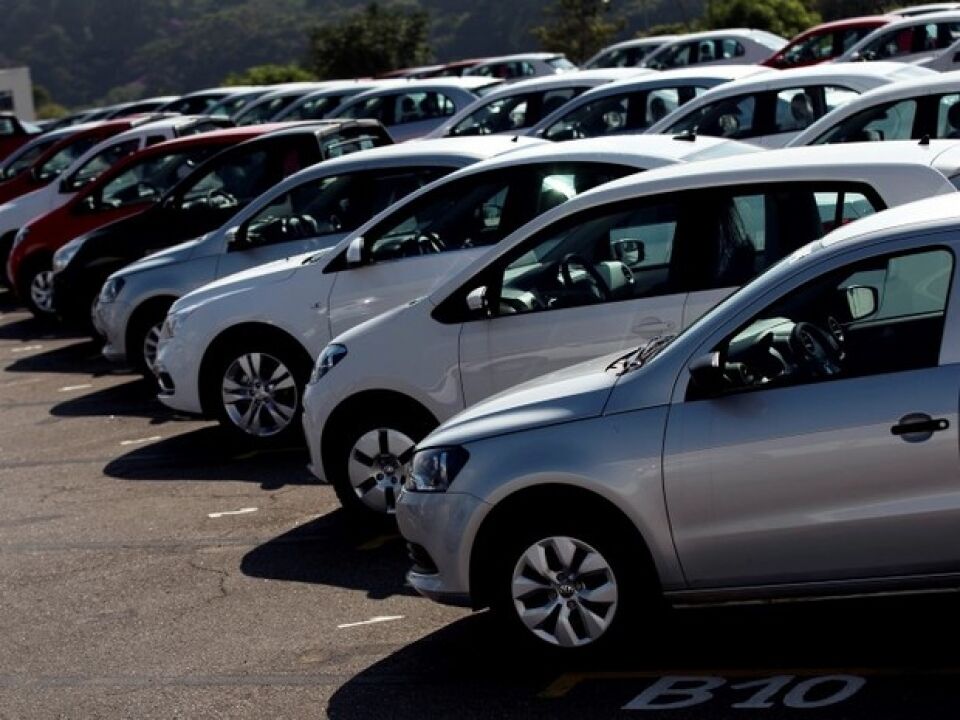 Follador diz que governo não precisa comprar 80 veículos