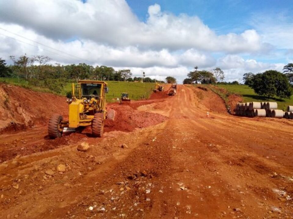 DER reinicia asfaltamento da Rodovia do Boi