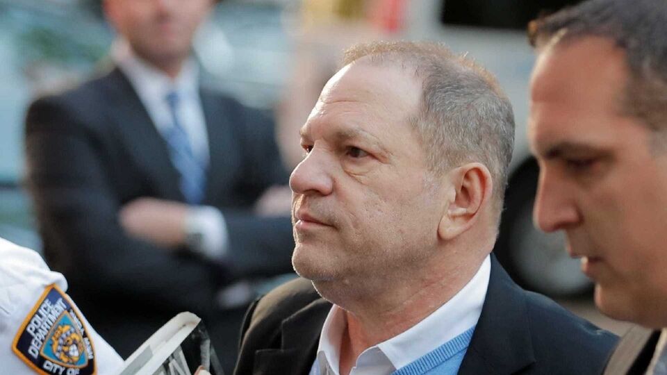 Harvey Weinstein é indiciado por estupro e pode pegar 25 anos de prisão
