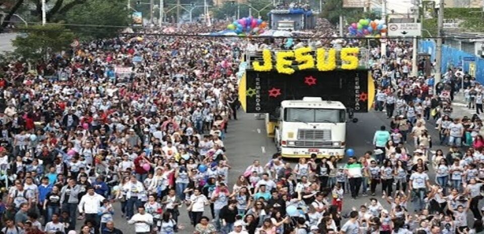 'Marcha Para Jesus' espera público de 100 mil pessoas com ônibus a 1 Real