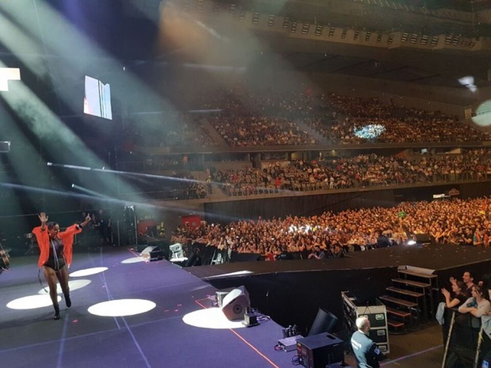 Anita canta em estádio lotado em Madri