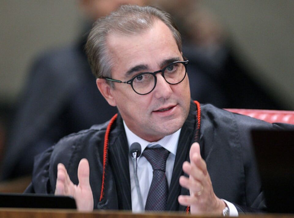 Anúncios pagos em redes sociais são campanha antecipada, diz ministro do TSE