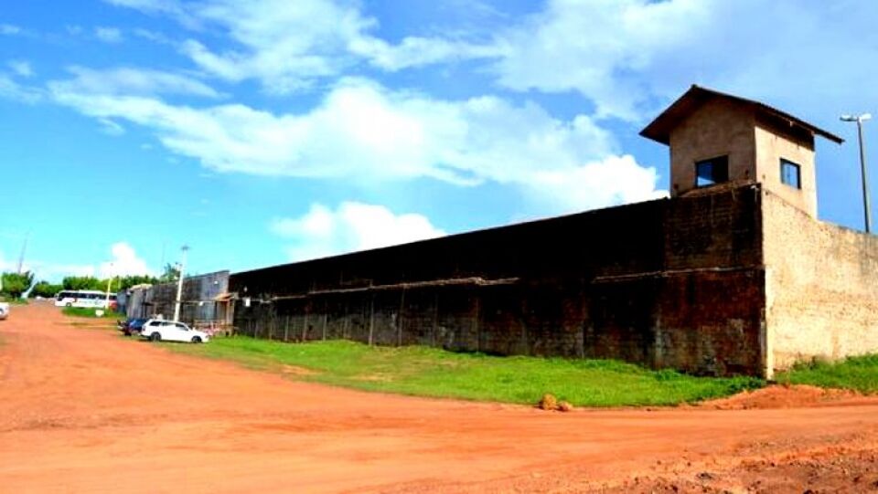 Apenado é flagrado com celular, droga e isqueiro introduzidos no ânus