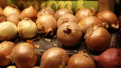 Aprenda de uma vez por todas a cortar cebola sem chorar