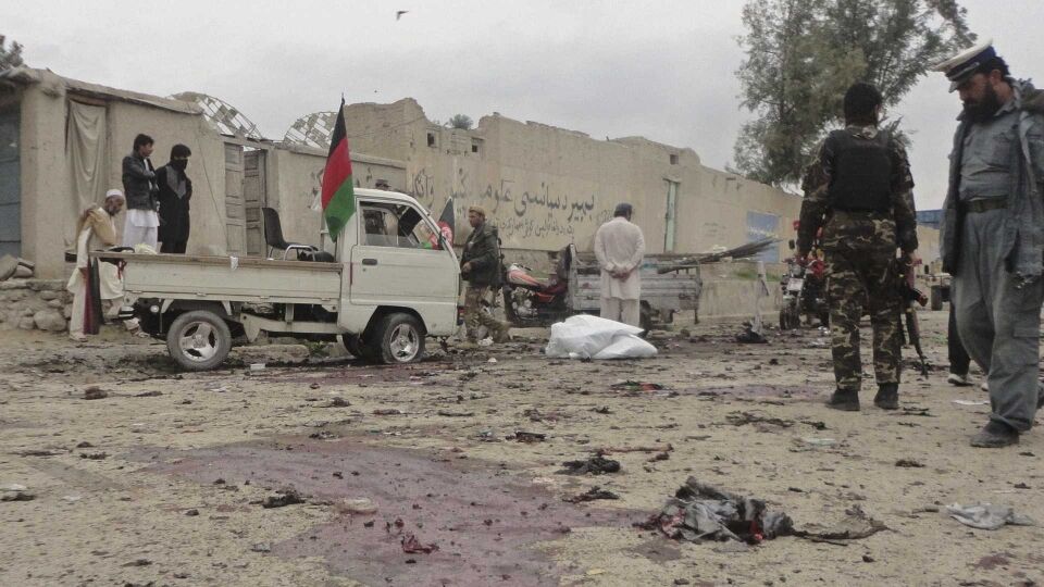 Ataque a bomba em mesquita deixa 12 mortos e pelo menos 33 feridos