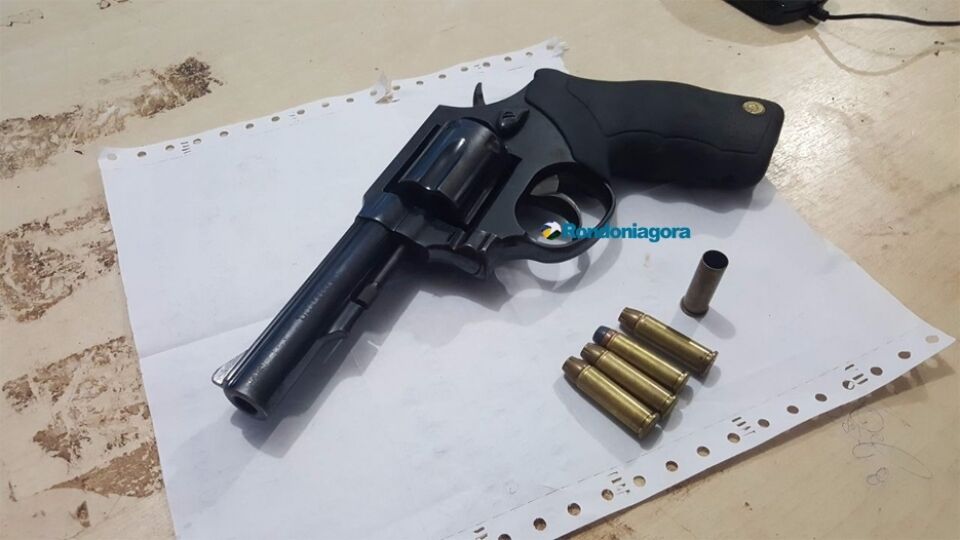 Ciclistas são presos com arma ao lado de mercado em Porto Velho