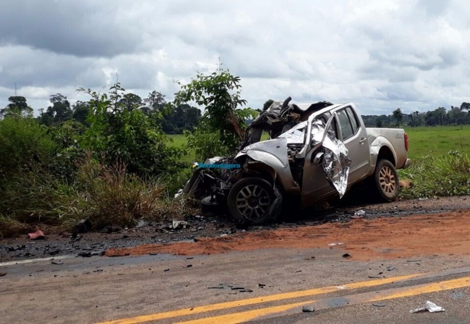 Colisão entre caminhonete e caminhão deixa um morto na BR-364