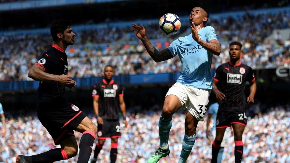 Com Jesus apagado, City empata com o Huddersfield pelo Inglês