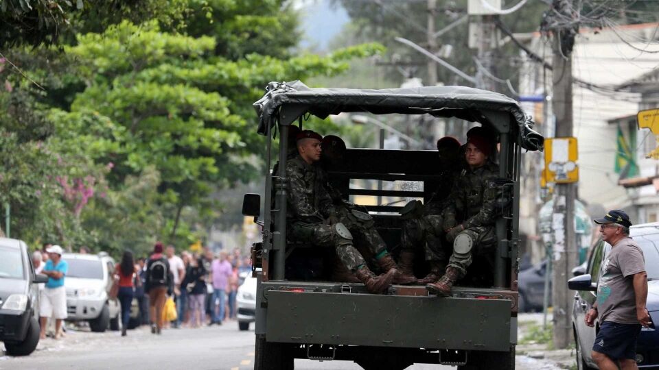 Forças Armadas vão ocupar comunidades do Rio por tempo indeterminado