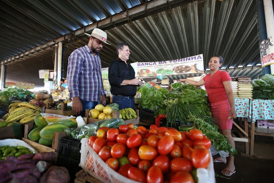 Maurão visita Feira do Produtor em Ariquemes, que será reformada com emenda de R$ 1 milhão