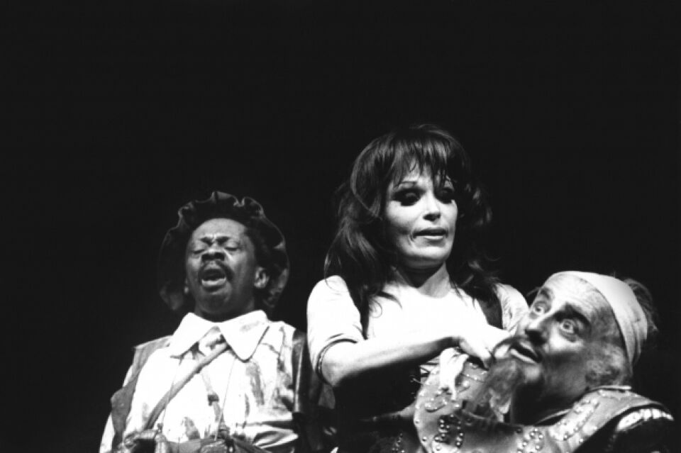 Reaberto o Teatro Adolfo Bloch, onde fez sucesso "Dom Quixote de La Mancha"