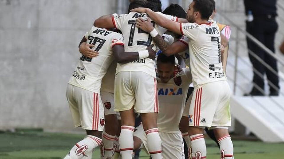 Sem sustos, Flamengo vence Bahia com golaço de Lucas Paquetá e segue líder do Brasileiro