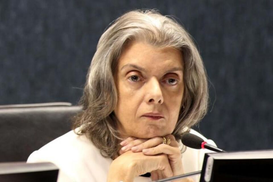 Não temos saudades de regimes sem direitos, diz ministra Carmen Lúcia