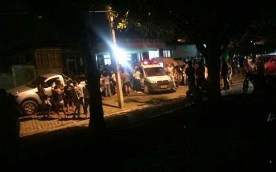 Carro desgovernado atropela mais de 20 fiéis em procissão de Corpus Christi em Piraí do Norte, na Bahia