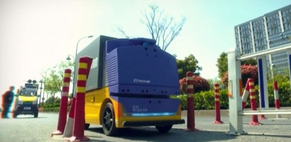 Este carro-robô da chinesa Alibaba entrega encomendas sem motorista
