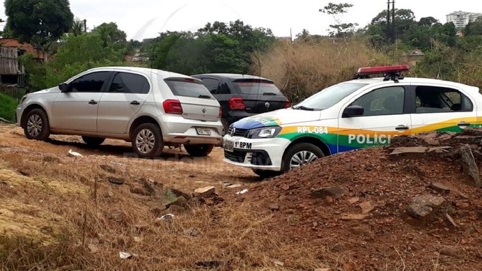 Equipe da Homicídios é recebida a tiros por bandidos