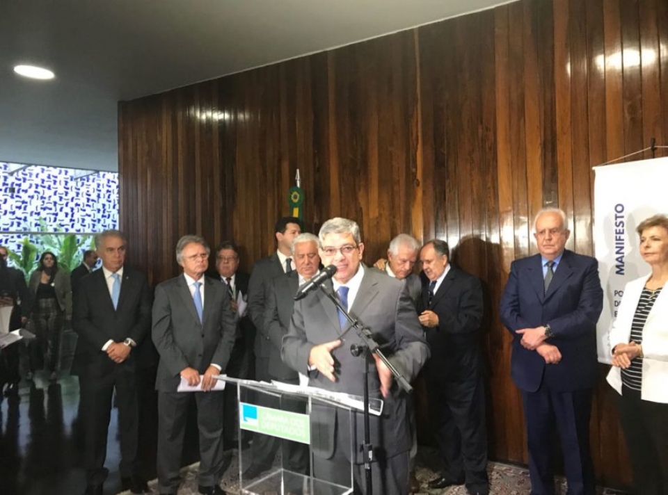 Manifesto pede aliança de partidos em torno de candidatura única de centro