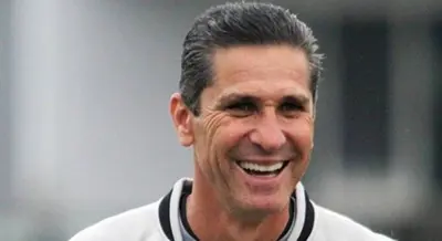 Vasco age rápido e anuncia Jorginho como substituto de Zé Ricardo