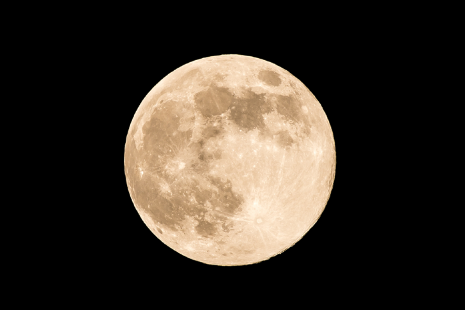 e a culpa é da Lua