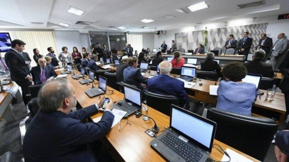 Comissão do Senado aprova projeto que obriga presos a pagar por suas despesas