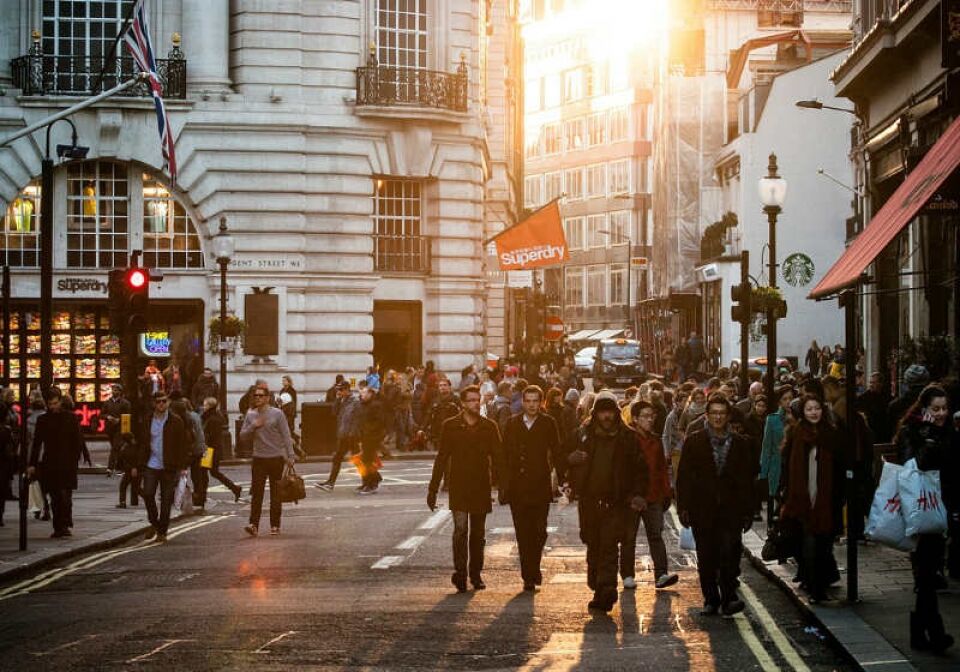 Inglaterra procura profissionais que falem português