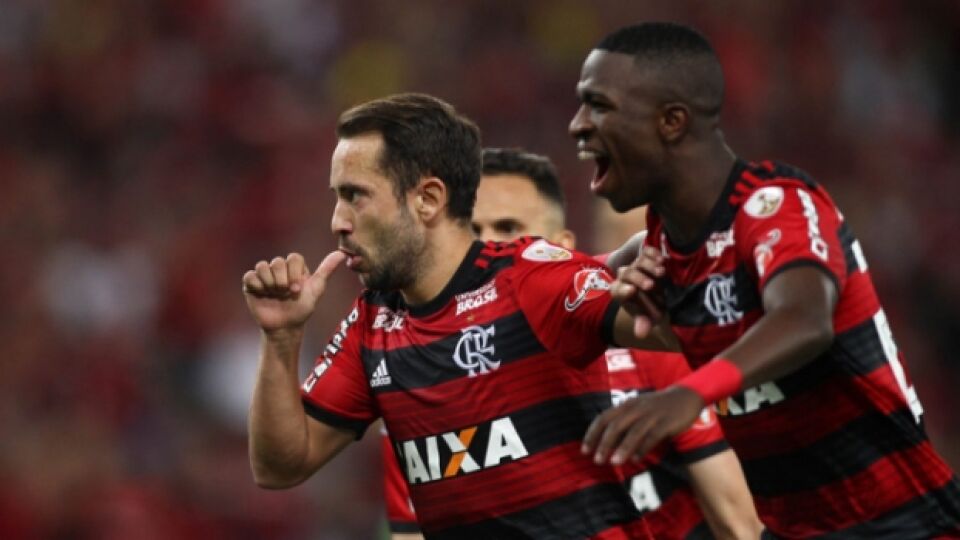 Everton Ribeiro comemora liderança do Flamengo