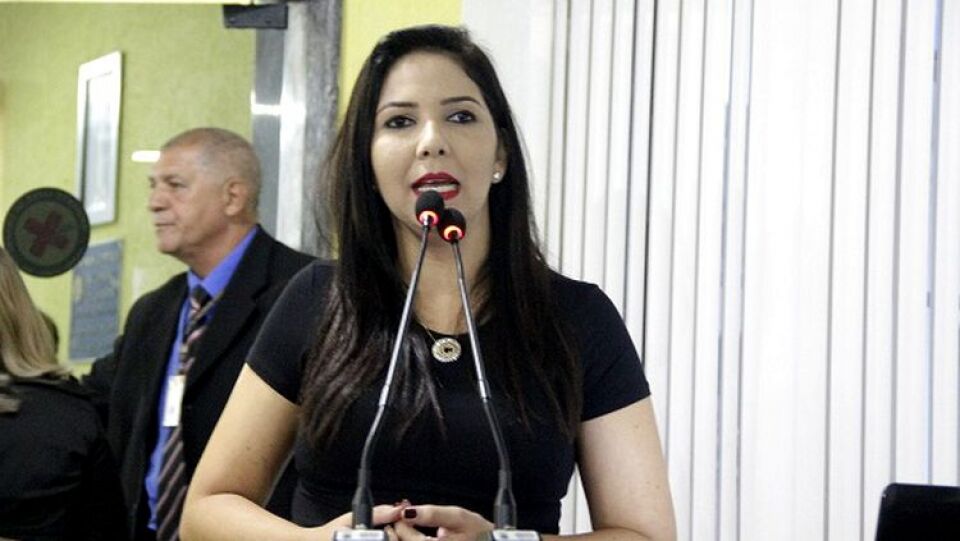 Cristiane Lopes solicita que pedidos sejam atendidos por completo no Três Marias
