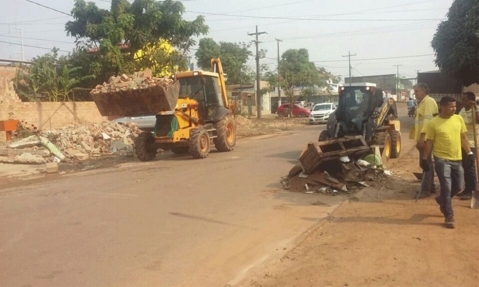 Iniciada a limpeza e patrolamento de 100% do bairro Jardim Santana, em Porto Velho