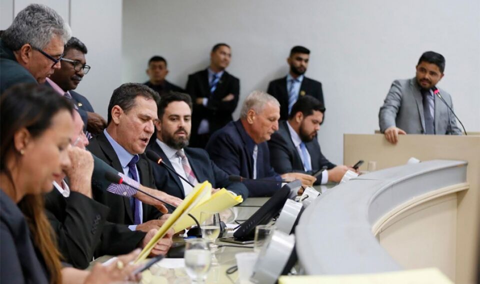 Deputados aprovam Projeto de Lei Complementar que estabelece normas para consignações em folha de pagamento