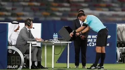'Árbitro de vídeo não vai apitar jogo', diz chefe de arbitragem da Fifa