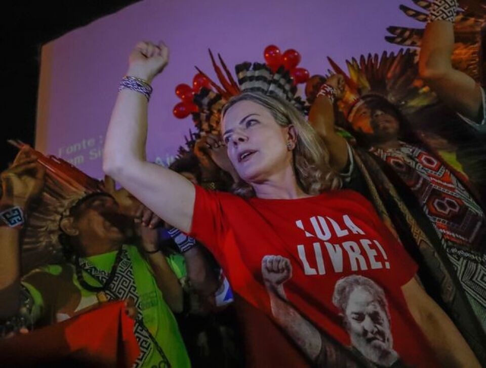 Ministro do STF libera ação penal contra Gleisi Hoffmann para julgamento