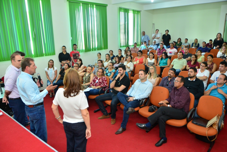 Vereadores, servidores e prefeito oficializam pacto pela saúde
