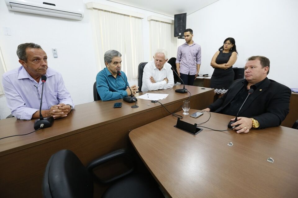 Comissão de Fiscalização e Controle convoca diretor do DER para falar do projeto "Cidade Limpa