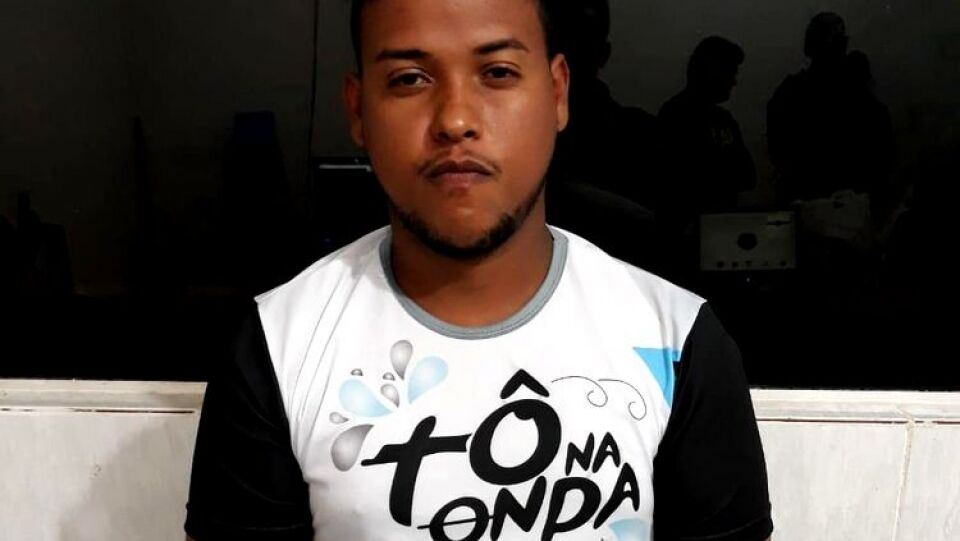 Aniversariante que recebia encomendas de droga pelo Whatsapp é preso por tráfico