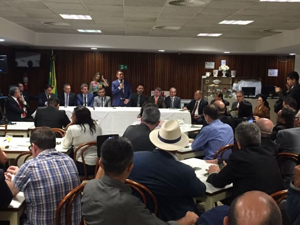 Frente parlamentar apoia reestruturação da carreira do Incra