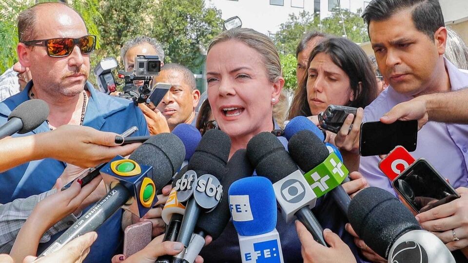 Gleisi representará Lula em evento com pré-candidatos à Presidência