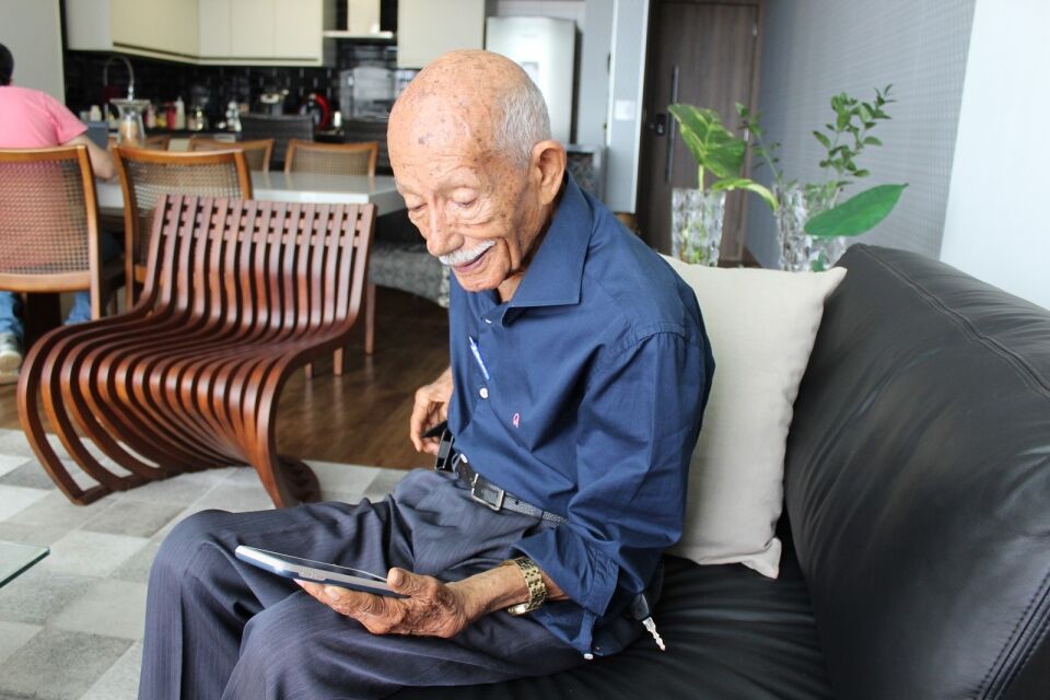 Jornalista vira 'youtuber' aos 96 anos para contar histórias do seringal, II Guerra e encontro com JK em RO