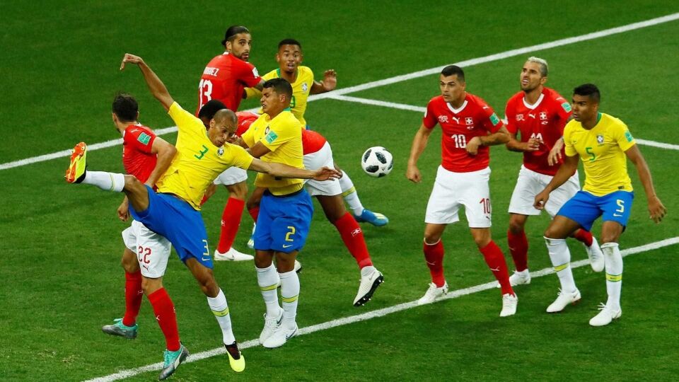 ‘Se eu tivesse me jogado, o juiz poderia ter dado falta’, diz Miranda