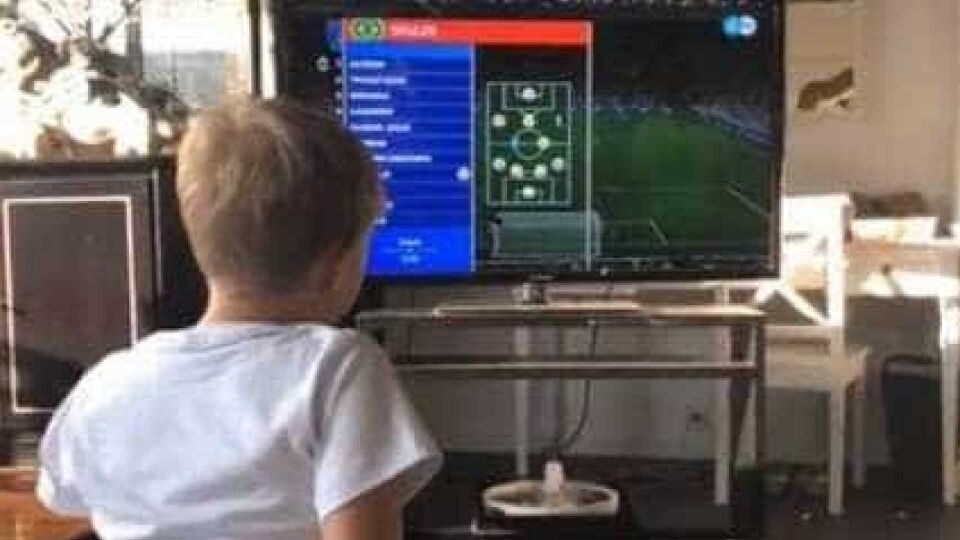Filho de Neymar acompanhou jogo pela TV