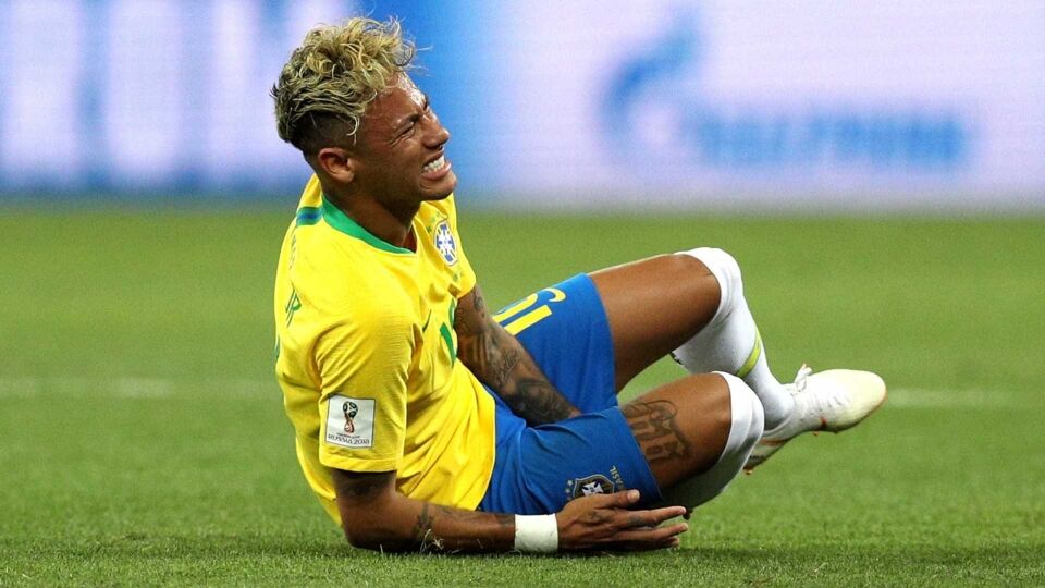 Neymar fica na academia e não participa de treino no gramado