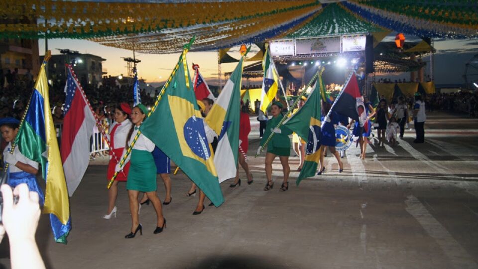 Grande Desfile Cívico marca os 163 anos da cidade de Tefé, no Amazonas