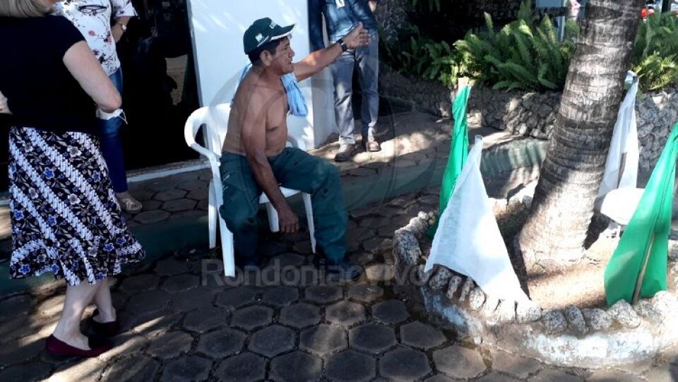Bandidos atiram em frentista durante roubo em posto de combustível