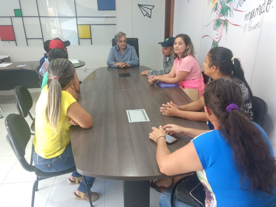 Secretário de Educação recebe comissão de moradores de Rio Pardo