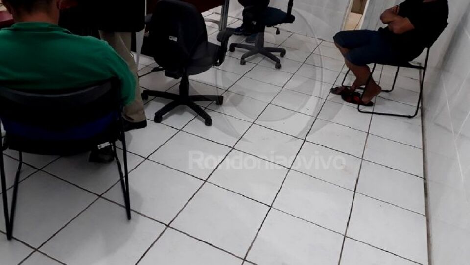 Ciclista tenta matar motorista do caminhão de lixo a facadas