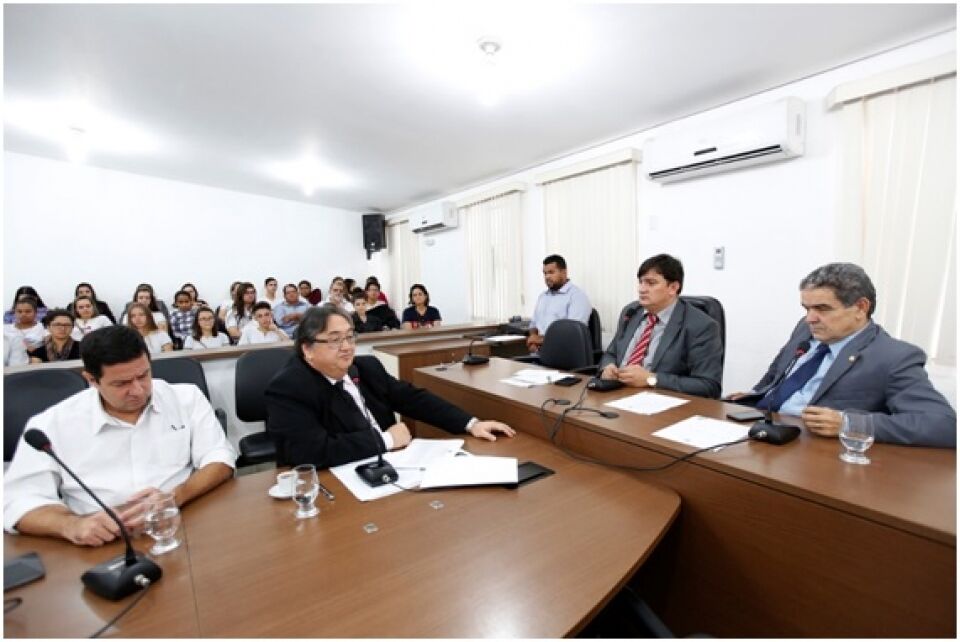 Ono bota o pé no freio da gastança. O dinheiro está curto