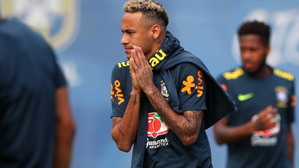 Neymar diz estar bem e espera exibição 'muito melhor' na sexta-feira
